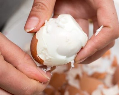Как правильно варить яйца, чтобы легко чистились и были вкусными