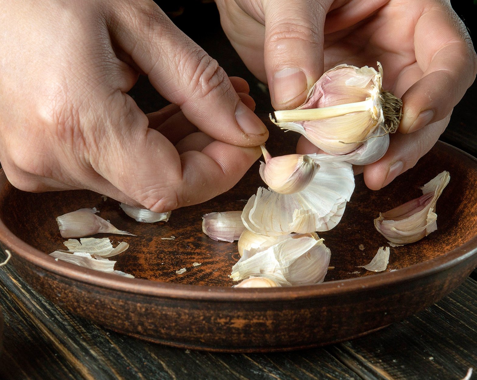 Как быстро почистить чеснок