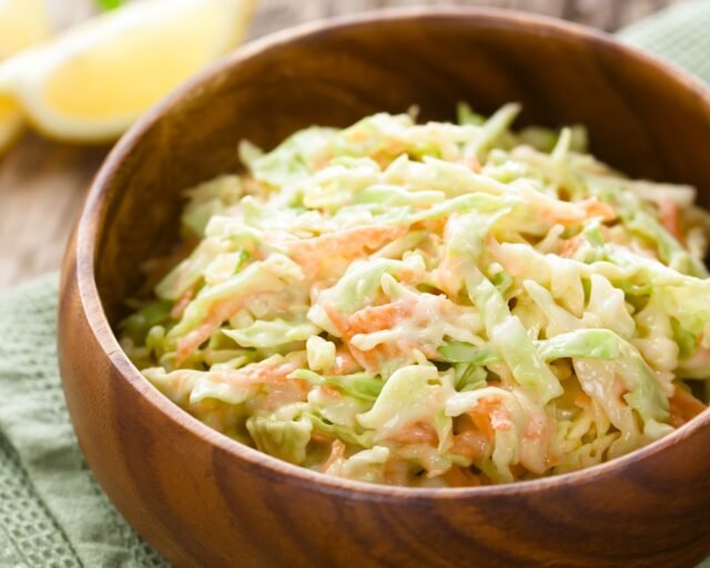 15 интересных салатов из свежей капусты