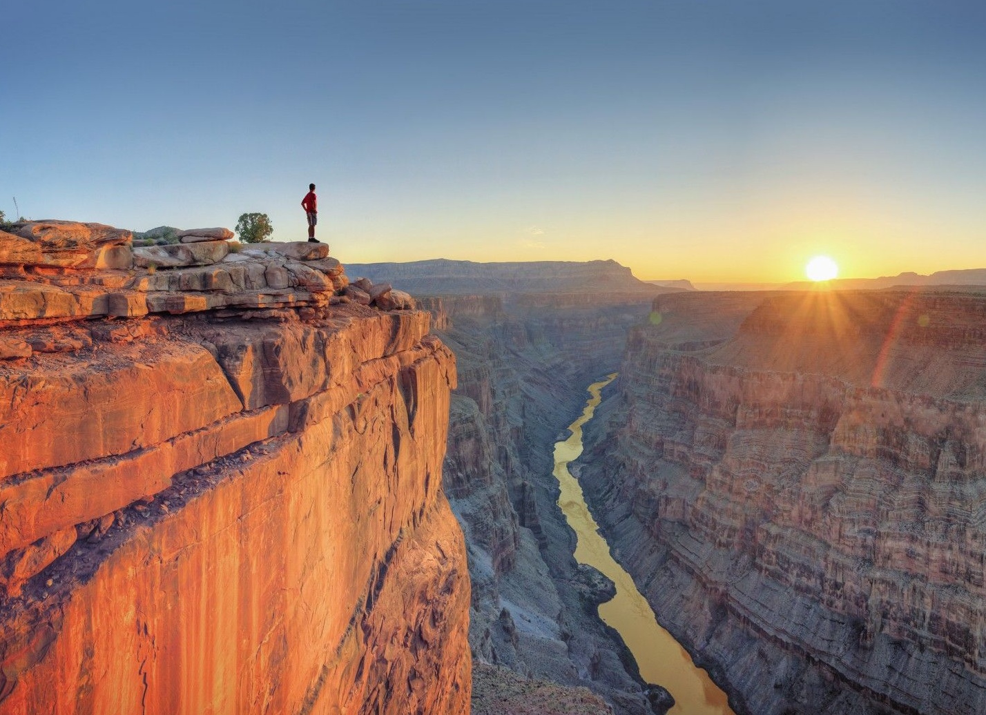 Опрос: на что вы потратите огромную кучу денег?