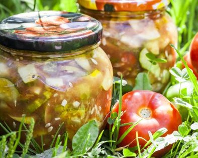 7 лучших салатов из огурцов на зиму