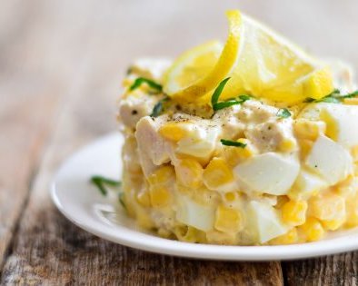 10 лучших салатов с кукурузой