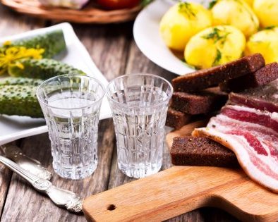 Чем закусывать алкоголь: комбинации, проверенные временем